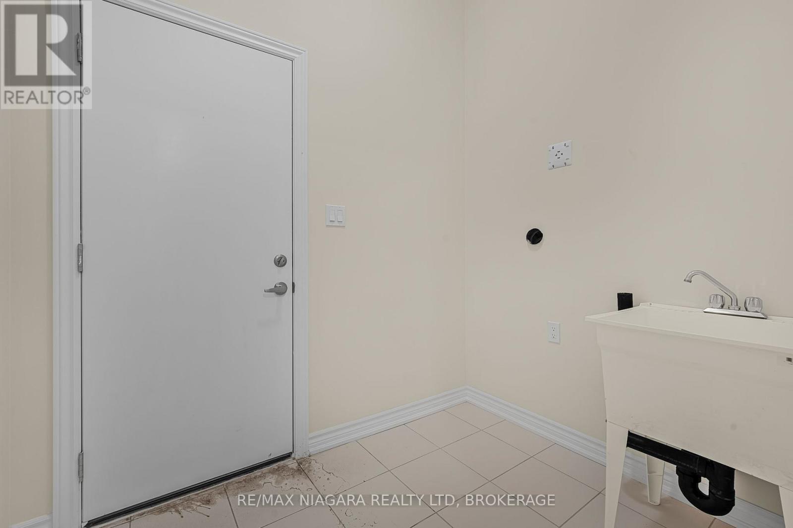 3219 Dominion Road, Fort Erie (Ridgeway), ON - Indoor Photo Showing Other Room