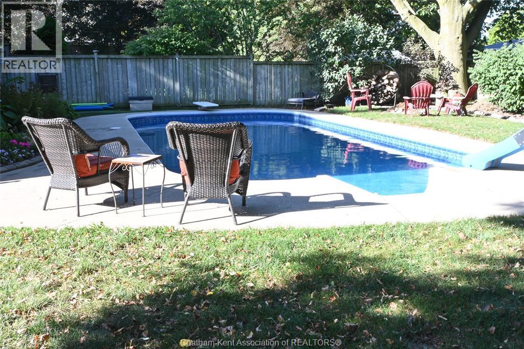 5 Bernard Avenue East, Ridgetown, ON - Outdoor With In Ground Pool With Backyard