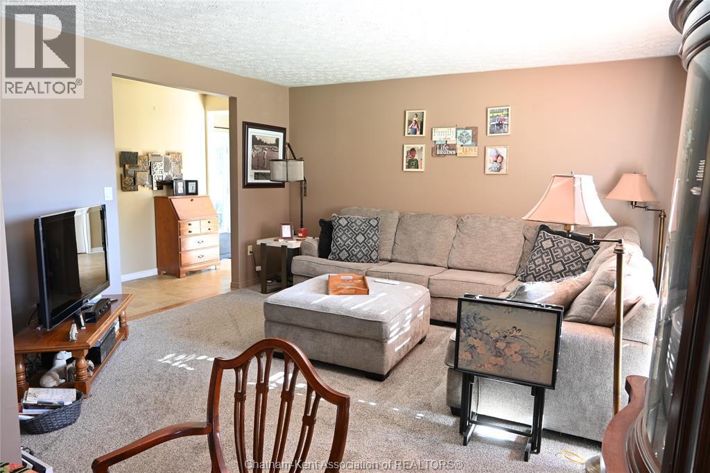 5 Bernard Avenue East, Ridgetown, ON - Indoor Photo Showing Living Room