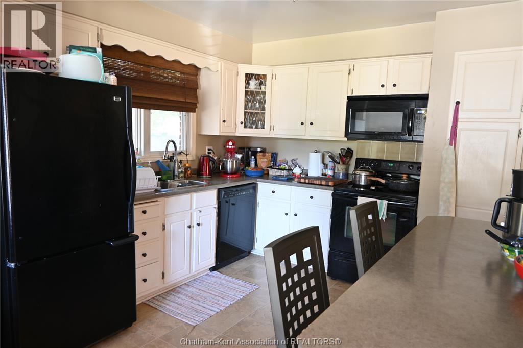 5 Bernard Avenue East, Ridgetown, ON - Indoor Photo Showing Kitchen