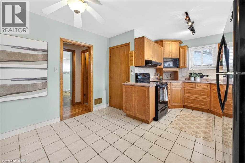 Eat-in Kitchen - 126 West 4Th Street, Hamilton, ON - Indoor Photo Showing Kitchen