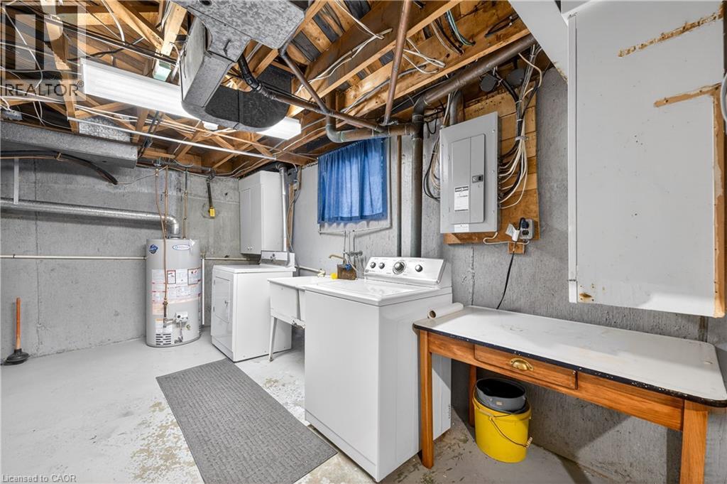 126 West 4Th Street, Hamilton, ON - Indoor Photo Showing Laundry Room