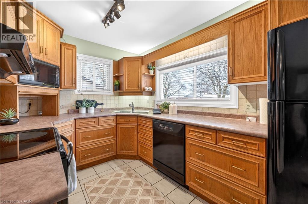 126 West 4Th Street, Hamilton, ON - Indoor Photo Showing Kitchen With Double Sink