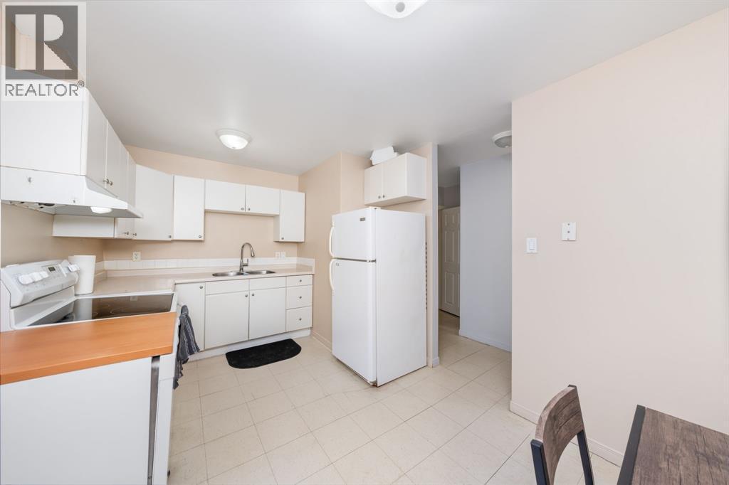 834 Exmouth Street Unit# 29, Sarnia, ON - Indoor Photo Showing Kitchen With Double Sink