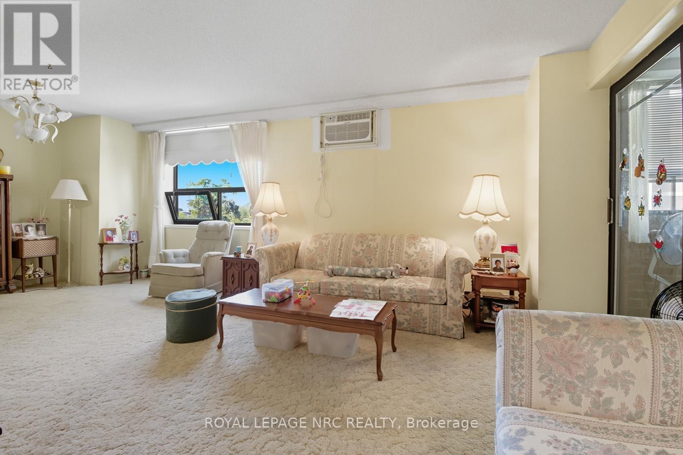 Large formal Living Room/Dining Room - 401 - 141 Church Street, St. Catharines (Downtown), ON - Indoor Photo Showing Living Room