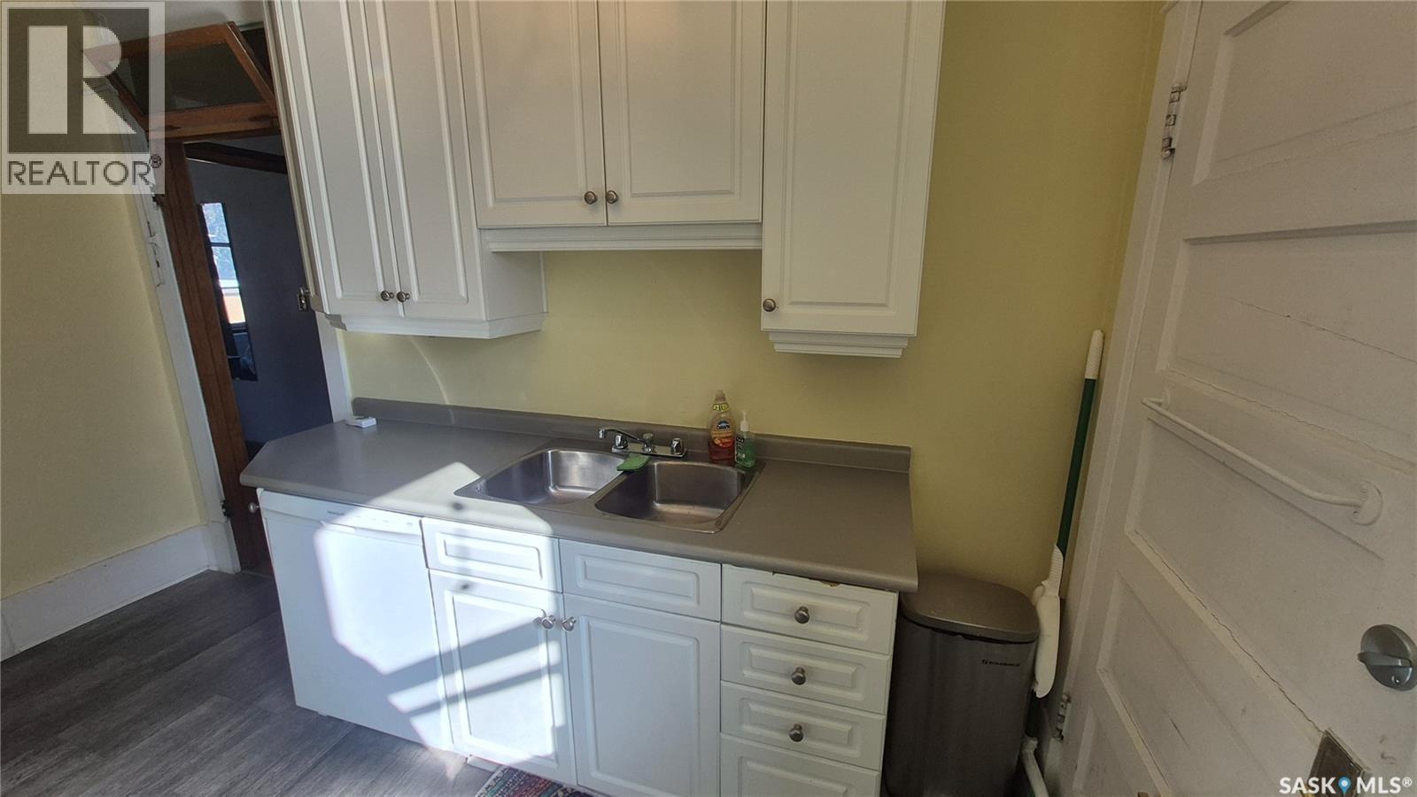 12 2201 14Th Avenue, Regina, SK - Indoor Photo Showing Kitchen