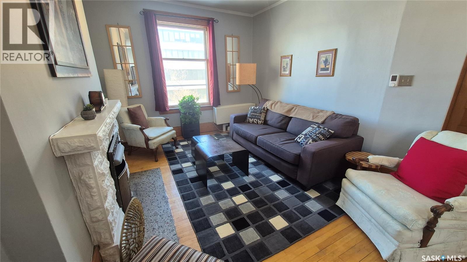 12 2201 14Th Avenue, Regina, SK - Indoor Photo Showing Living Room