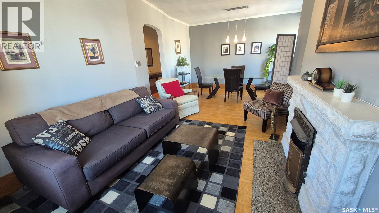 12 2201 14Th Avenue, Regina, SK - Indoor Photo Showing Living Room