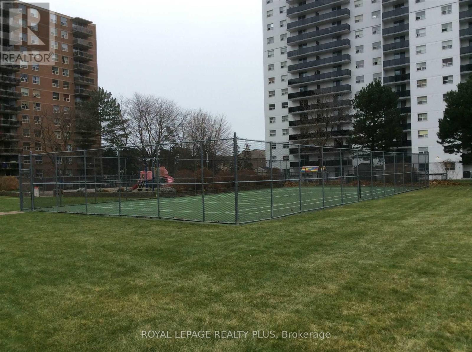 207 - 1100 Caven Street, Mississauga, ON - Outdoor