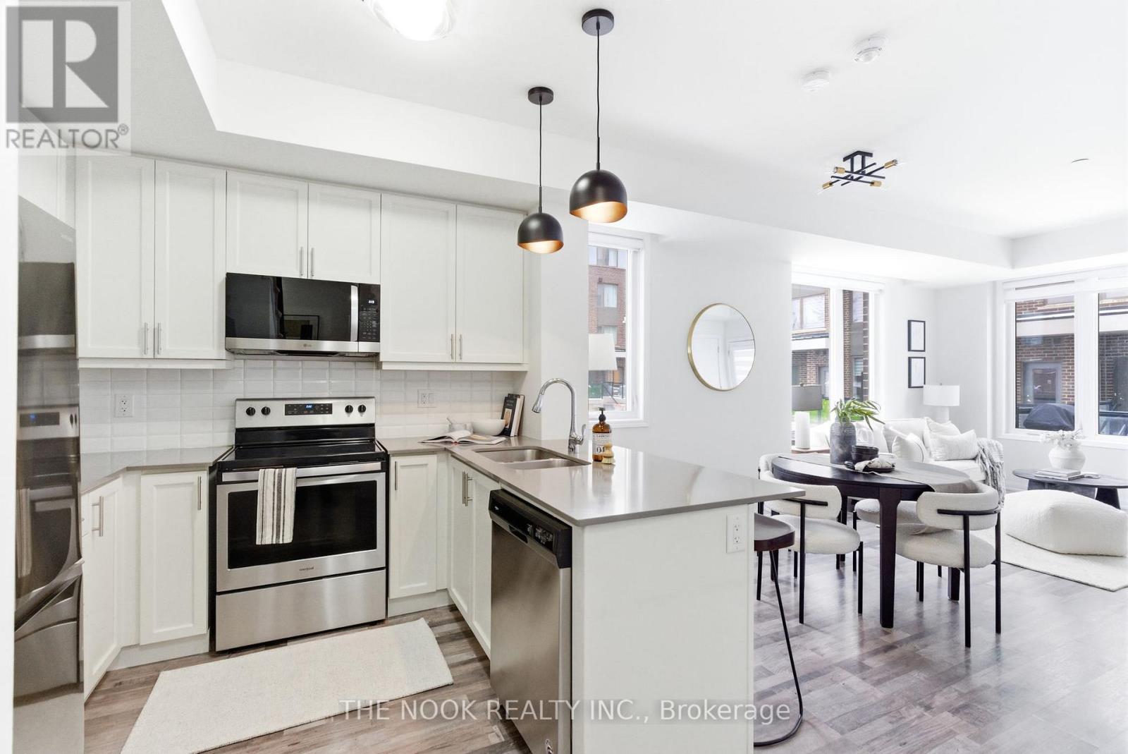 401 - 1460 Whites Road, Pickering (Woodlands), ON - Indoor Photo Showing Kitchen With Stainless Steel Kitchen With Double Sink With Upgraded Kitchen