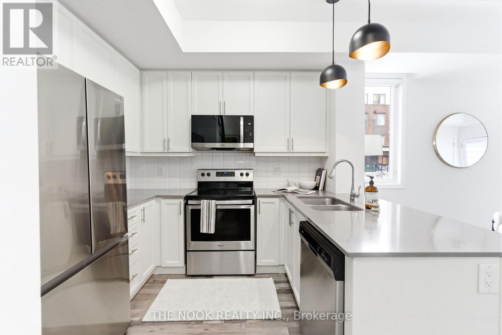 401 - 1460 Whites Road, Pickering (Woodlands), ON - Indoor Photo Showing Kitchen With Stainless Steel Kitchen With Double Sink With Upgraded Kitchen