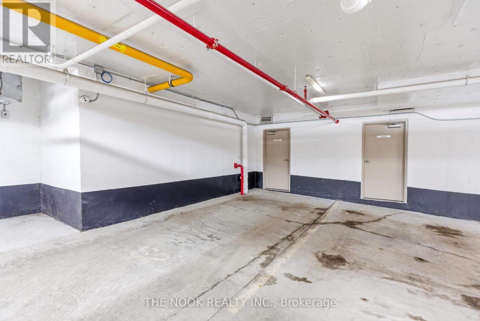 401 - 1460 Whites Road, Pickering (Woodlands), ON - Indoor Photo Showing Garage