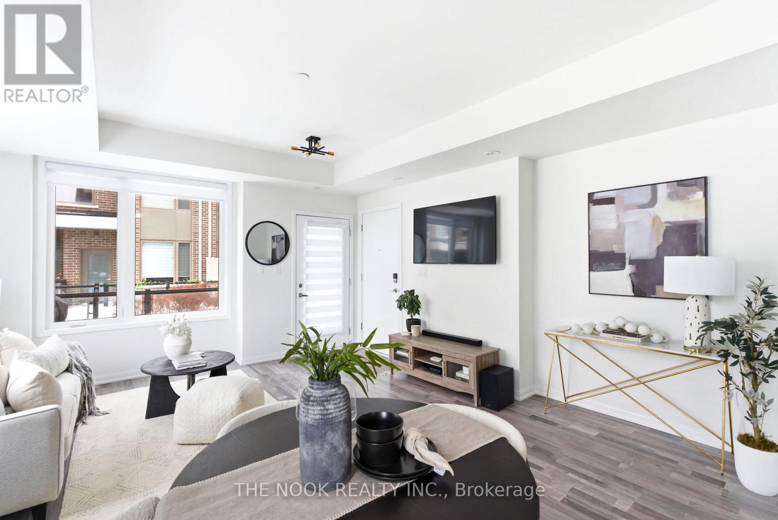 401 - 1460 Whites Road, Pickering (Woodlands), ON - Indoor Photo Showing Living Room