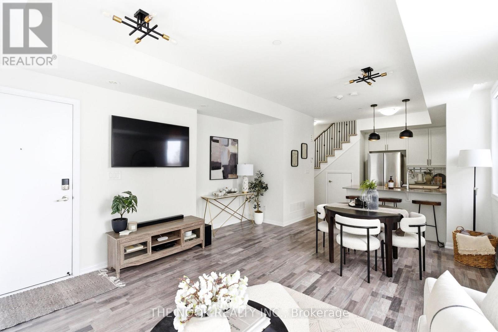 401 - 1460 Whites Road, Pickering (Woodlands), ON - Indoor Photo Showing Living Room