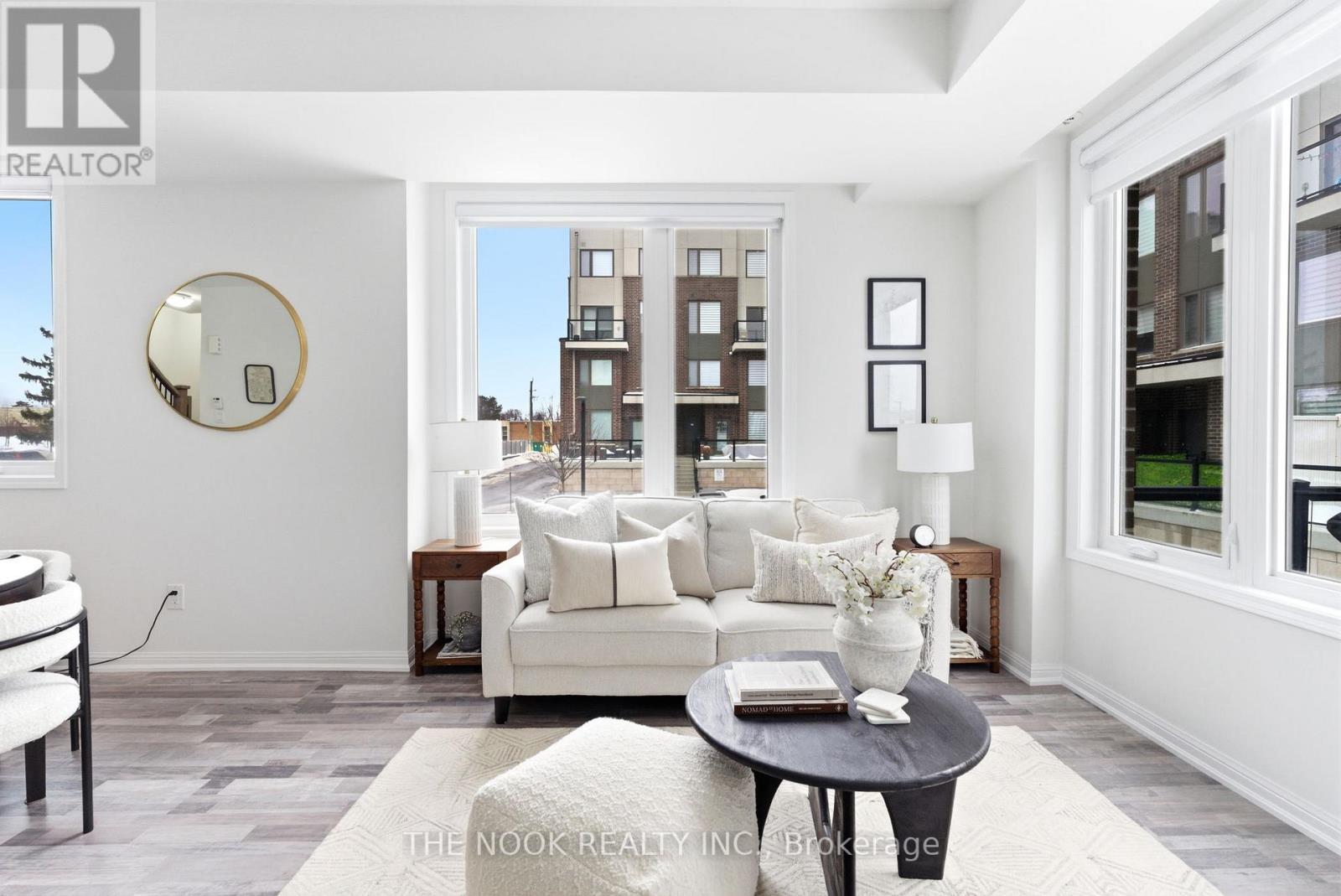 401 - 1460 Whites Road, Pickering (Woodlands), ON - Indoor Photo Showing Living Room