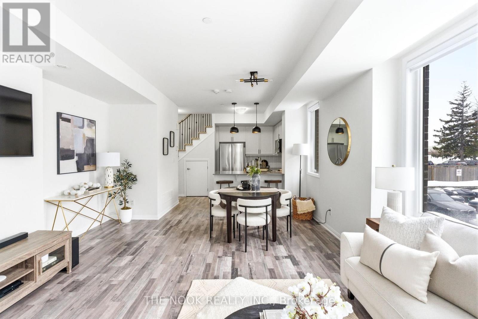 401 - 1460 Whites Road, Pickering (Woodlands), ON - Indoor Photo Showing Living Room