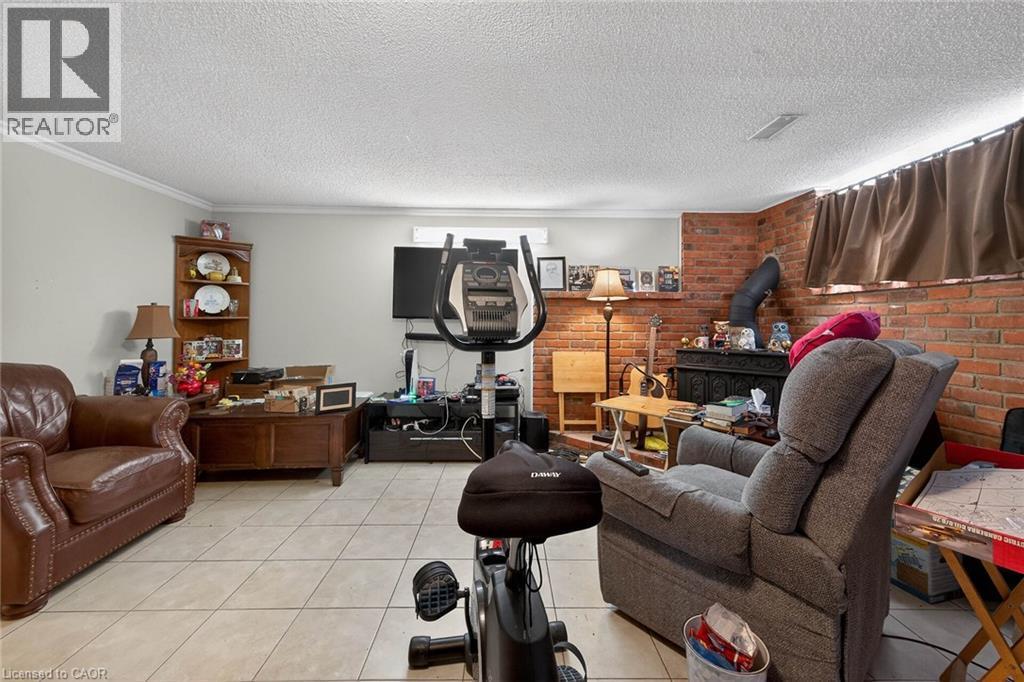 327 Eaglewood Drive, Hamilton, ON - Indoor
