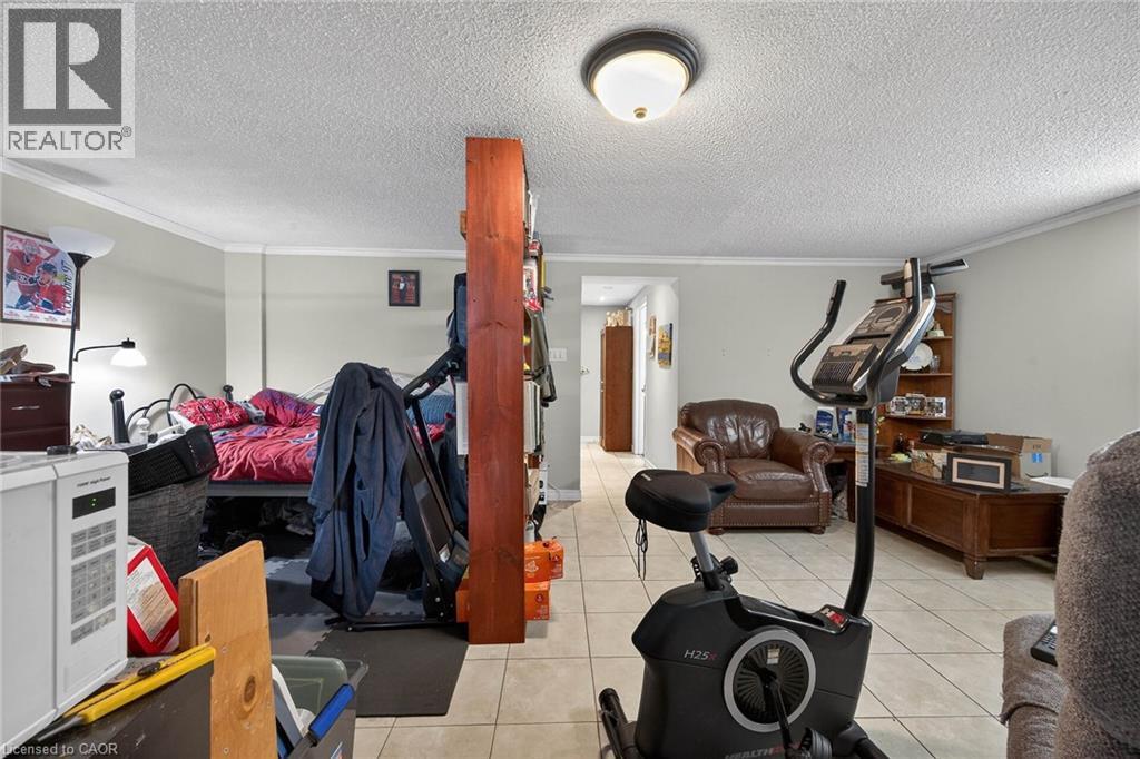 327 Eaglewood Drive, Hamilton, ON - Indoor