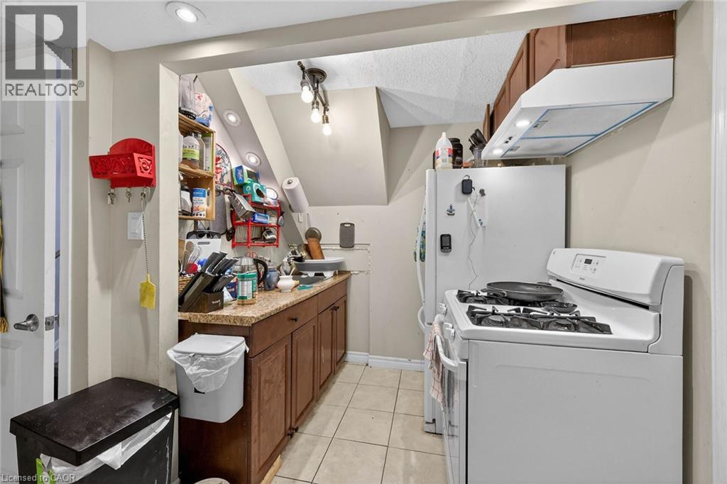 327 Eaglewood Drive, Hamilton, ON - Indoor Photo Showing Laundry Room