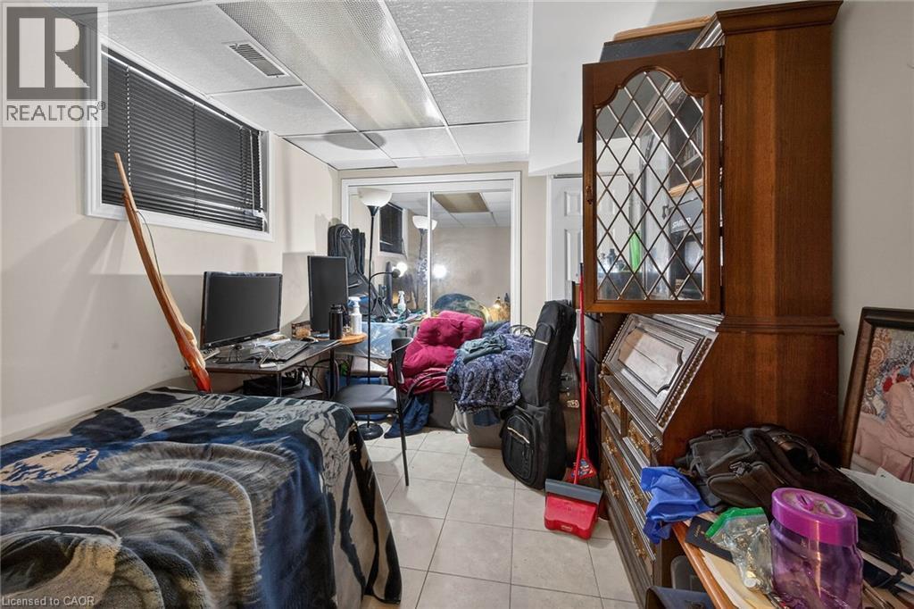 327 Eaglewood Drive, Hamilton, ON - Indoor