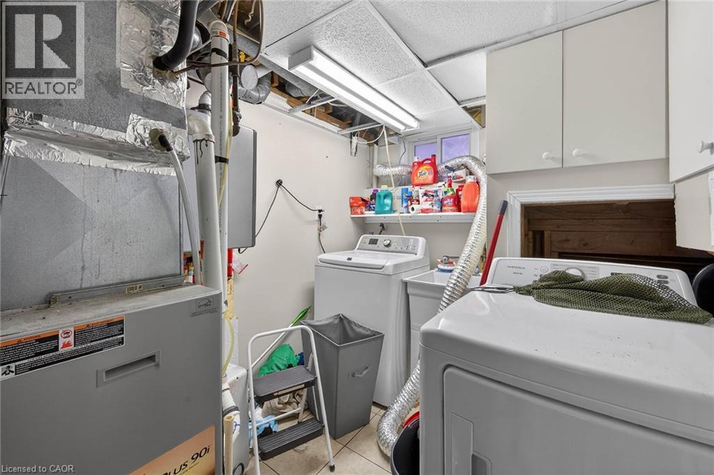 327 Eaglewood Drive, Hamilton, ON - Indoor Photo Showing Laundry Room