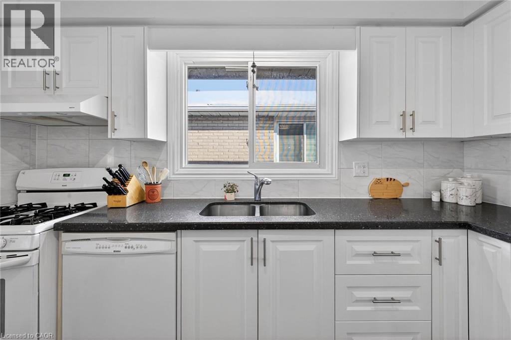 327 Eaglewood Drive, Hamilton, ON - Indoor Photo Showing Kitchen With Double Sink