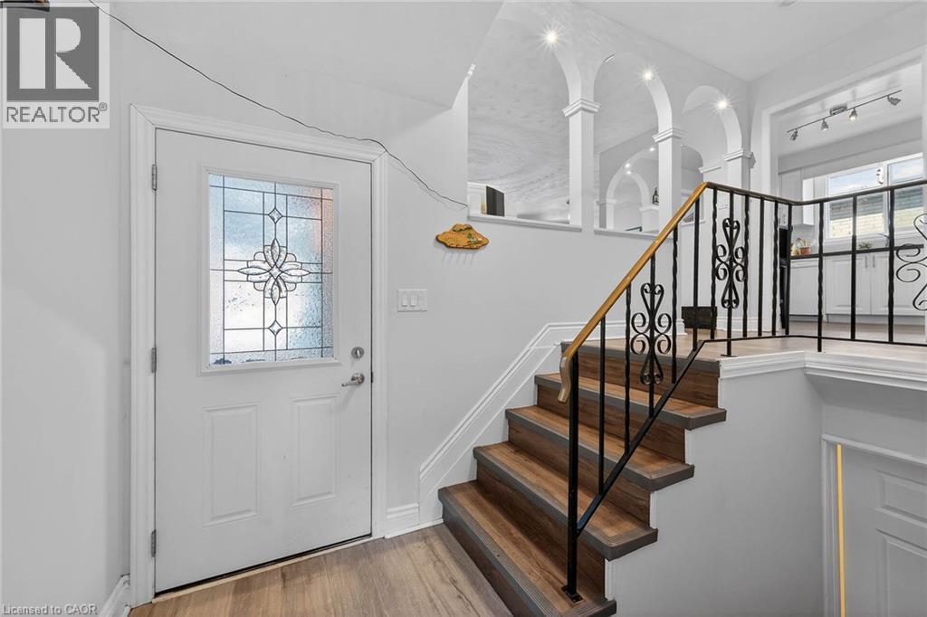 327 Eaglewood Drive, Hamilton, ON - Indoor Photo Showing Other Room