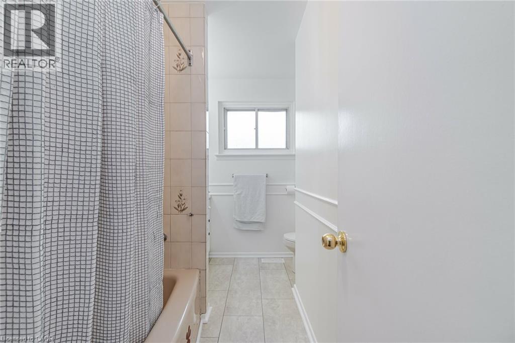 1093 Parthia Crescent, Mississauga, ON - Indoor Photo Showing Bathroom