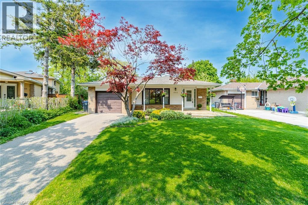 1093 Parthia Crescent, Mississauga, ON - Outdoor With Facade