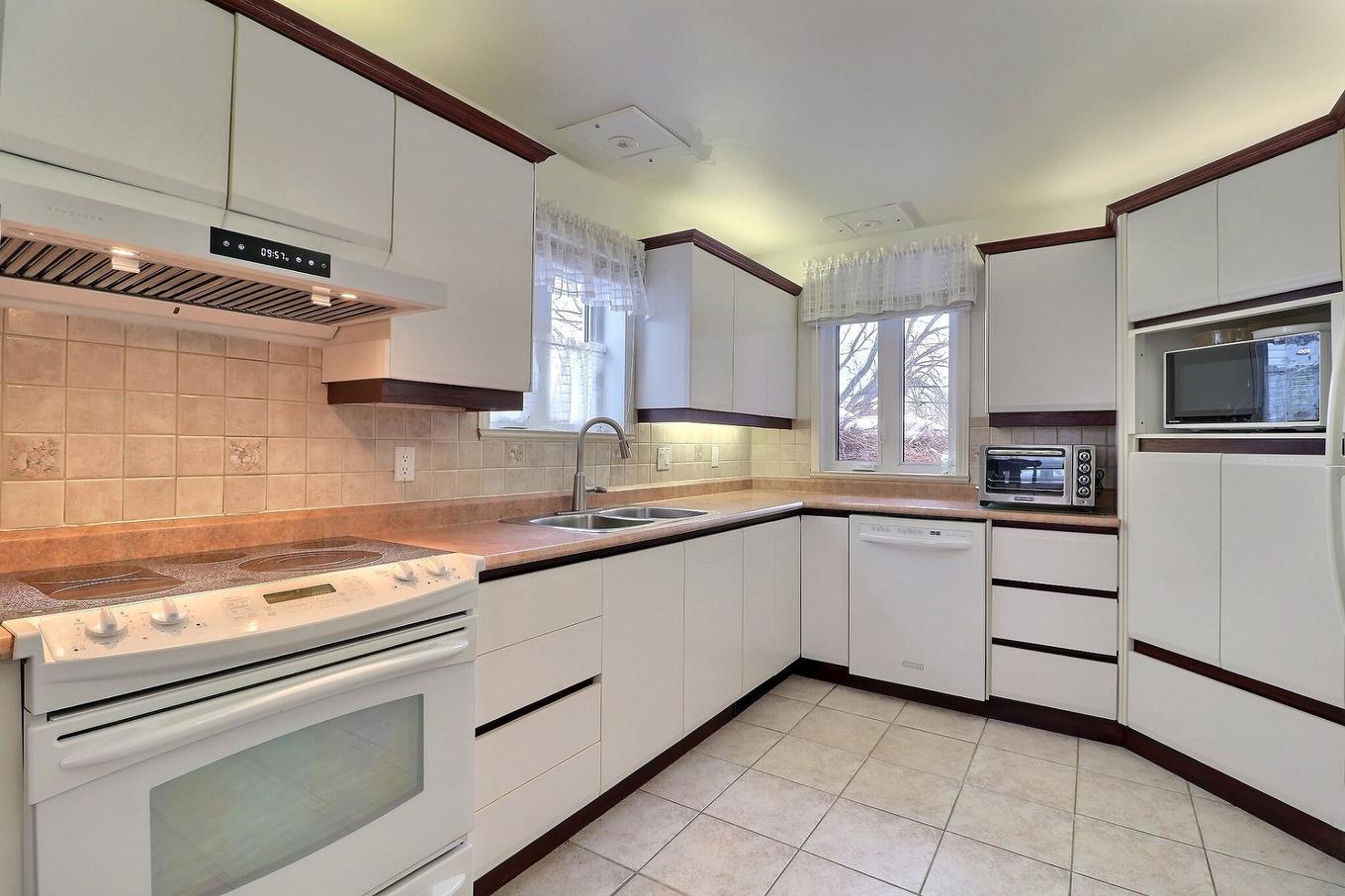 Cuisine - 958 Boul. Des Chutes, Québec (Beauport), QC - Indoor Photo Showing Kitchen With Double Sink