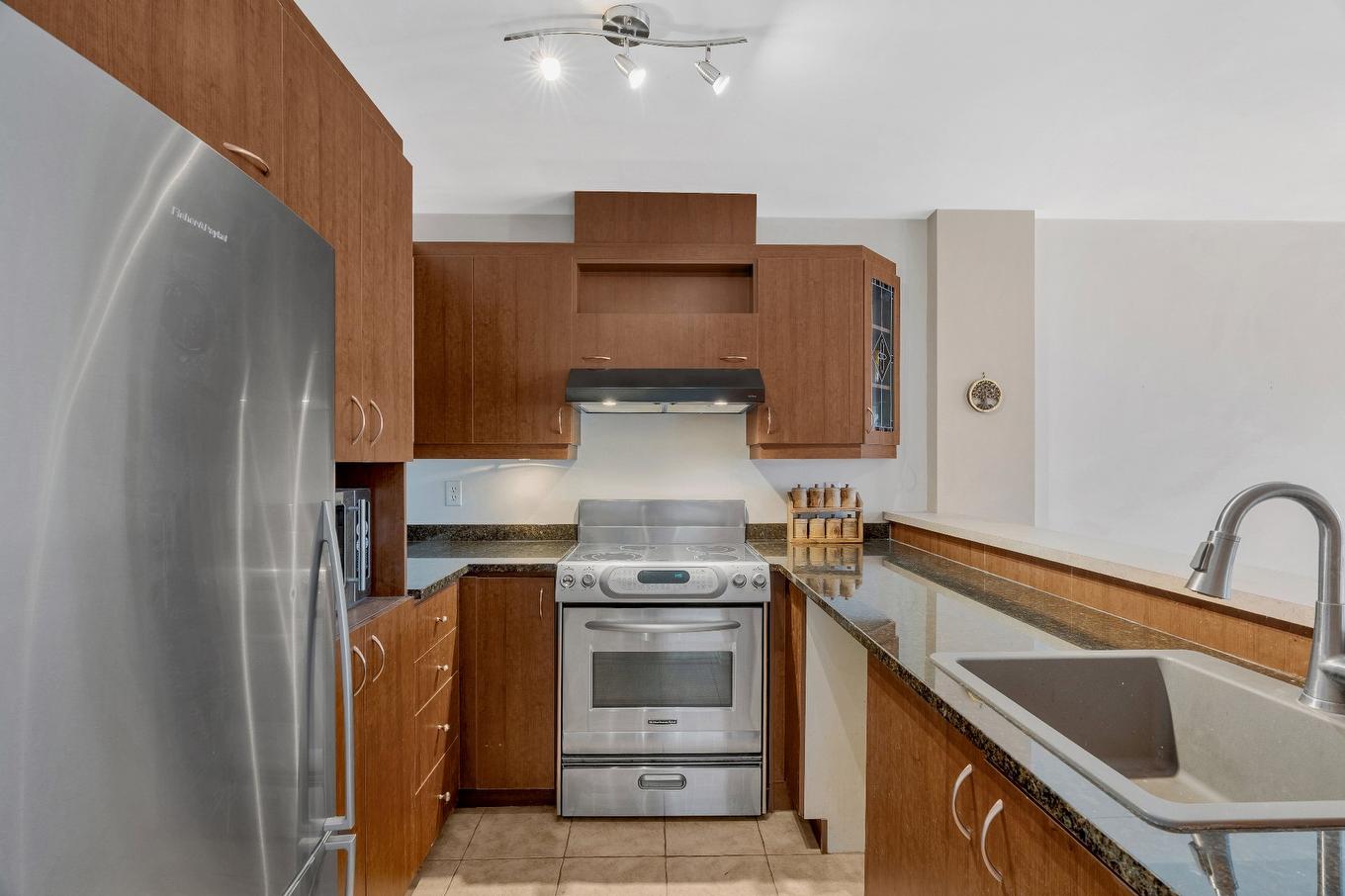 Cuisine - 5-5740 Rue Laurendeau, Montréal (Le Sud-Ouest), QC - Indoor Photo Showing Kitchen