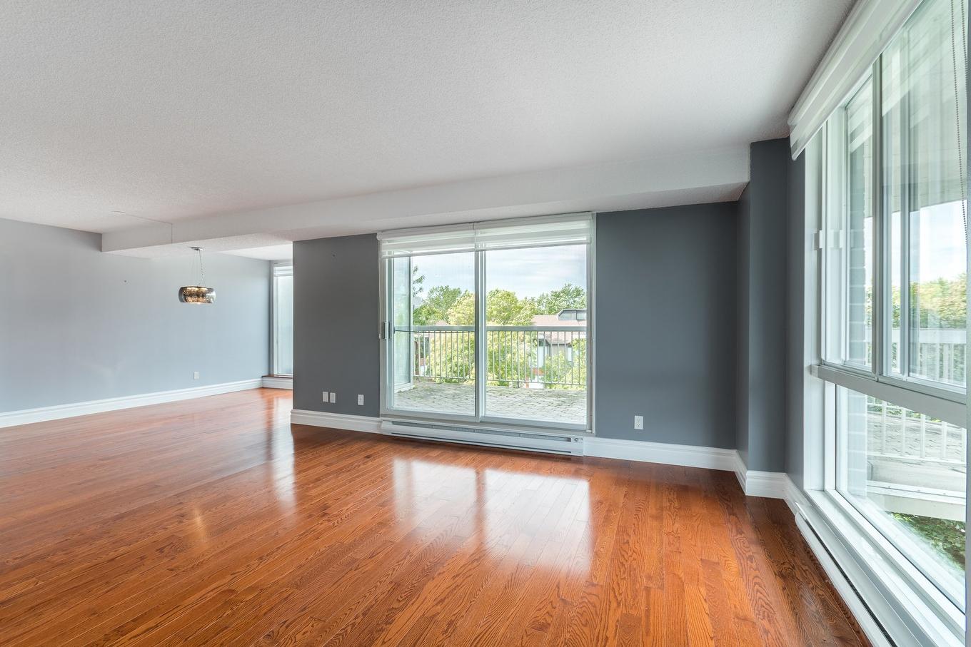 Salon - 301-30 Rue Berlioz, Montréal (Verdun/Île-Des-Soeurs), QC - Indoor Photo Showing Other Room