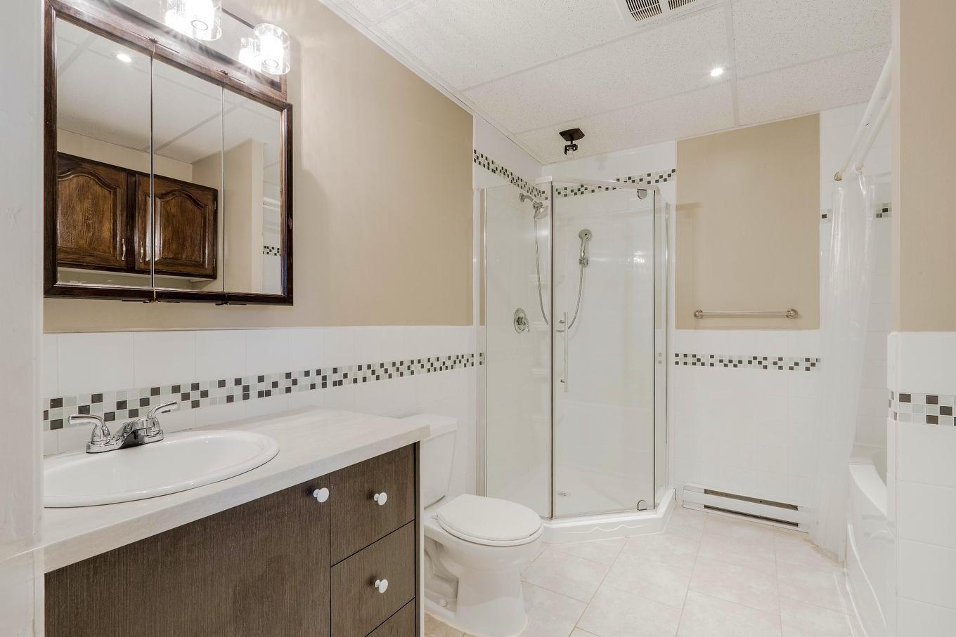 Bathroom - 2992 Rue Chamberland, Sherbrooke (Fleurimont), QC - Indoor Photo Showing Bathroom