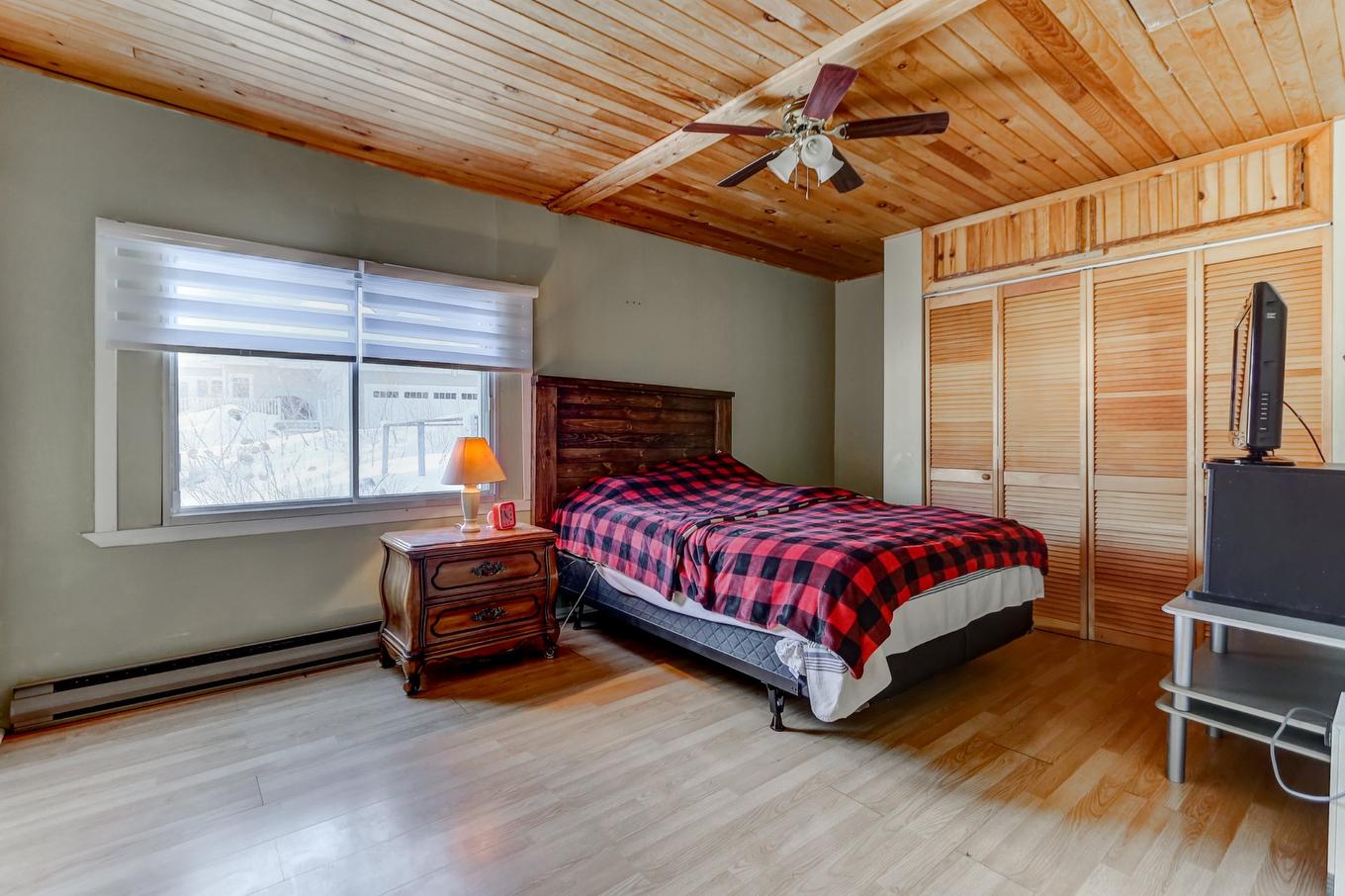 Primary bedroom - 302 Route Du Lac-Rond S., Montcalm, QC - Indoor Photo Showing Bedroom