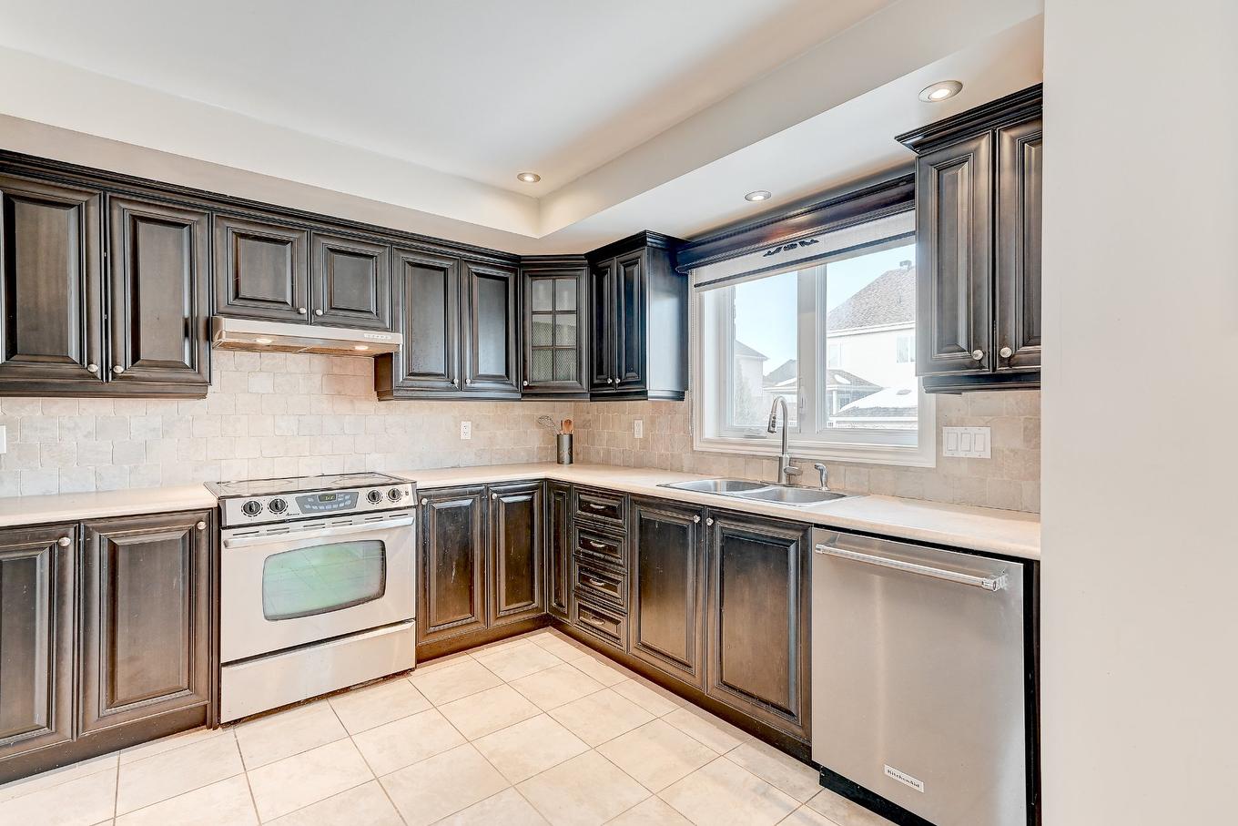 Cuisine - 5895 Rue Chevalier, Brossard, QC - Indoor Photo Showing Kitchen With Double Sink