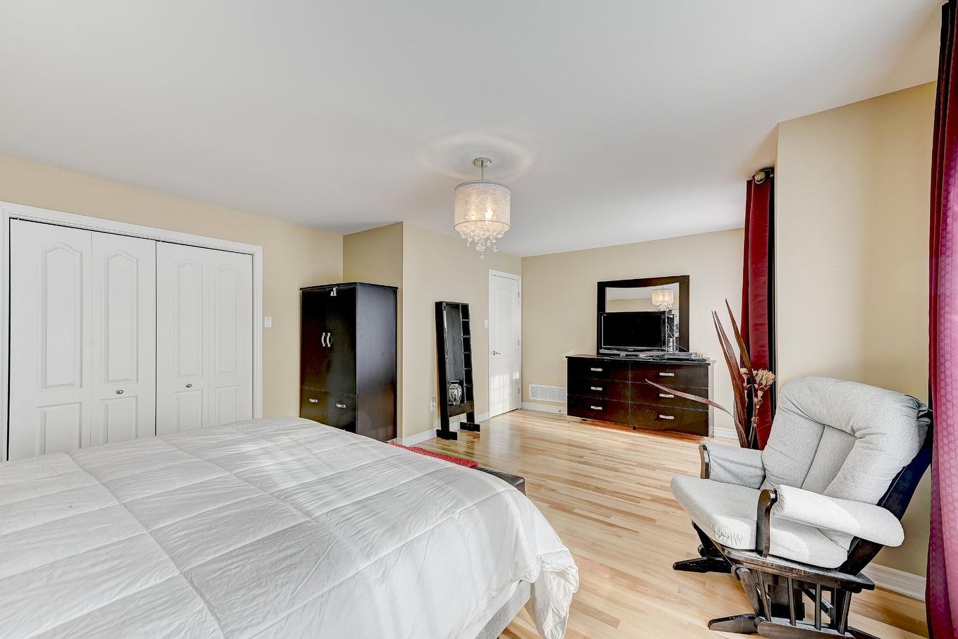 Chambre à coucher principale - 5895 Rue Chevalier, Brossard, QC - Indoor Photo Showing Bedroom