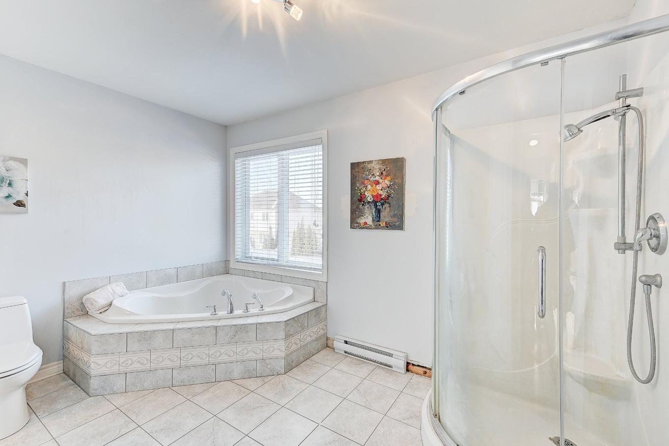 Salle de bains - 5895 Rue Chevalier, Brossard, QC - Indoor Photo Showing Bathroom