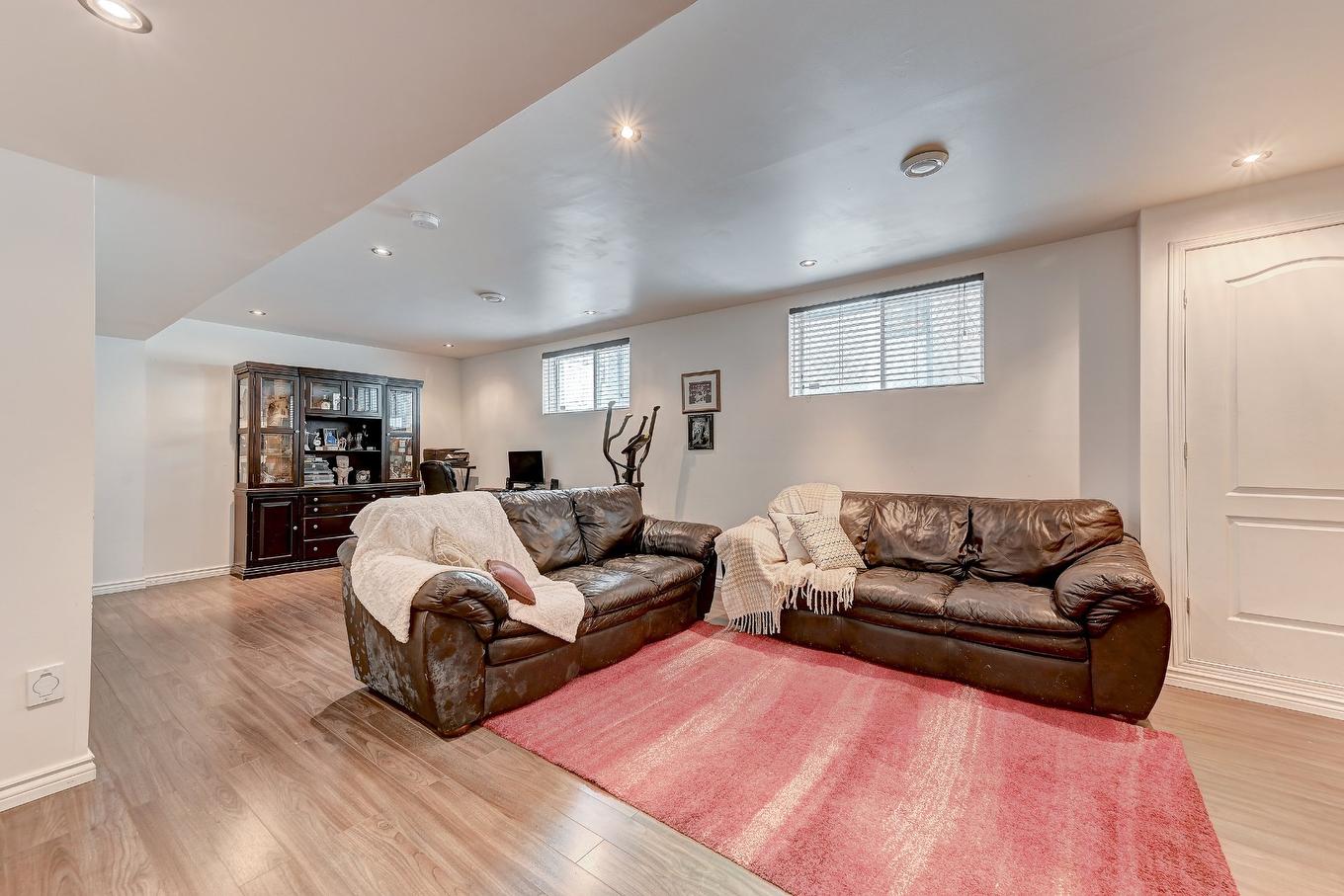 Salle familiale - 5895 Rue Chevalier, Brossard, QC - Indoor Photo Showing Living Room