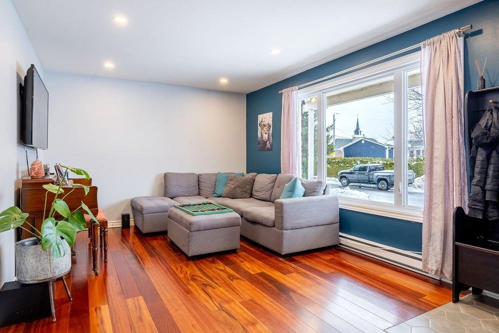 Salon - 336 Rue Jeanne-Robert, Saint-Jean-Sur-Richelieu, QC - Indoor Photo Showing Living Room