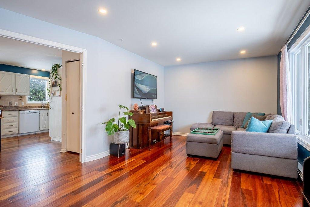 Salon - 336 Rue Jeanne-Robert, Saint-Jean-Sur-Richelieu, QC - Indoor Photo Showing Living Room