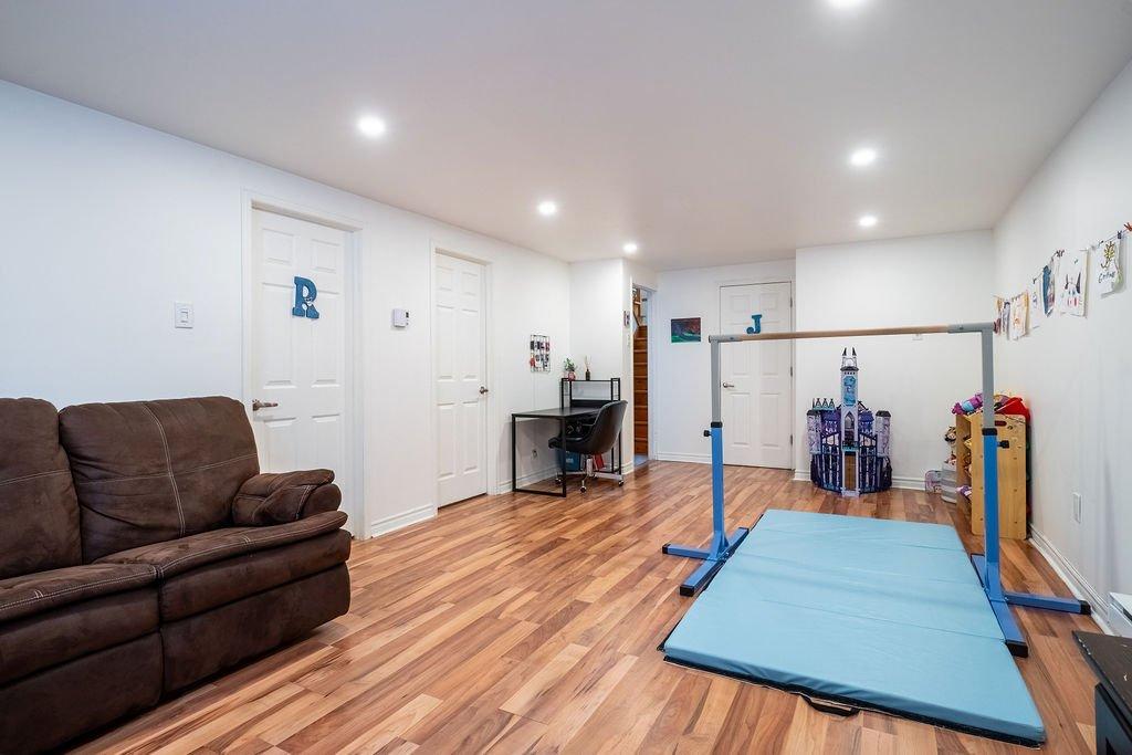 Salle familiale - 336 Rue Jeanne-Robert, Saint-Jean-Sur-Richelieu, QC - Indoor