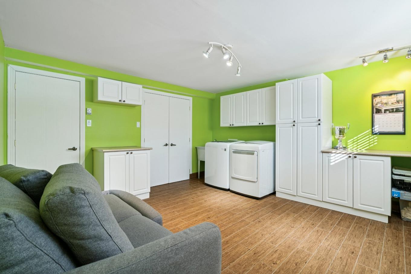 Salle de lavage - 4 Rue Des Tilleuls, Saint-Jean-Sur-Richelieu, QC - Indoor Photo Showing Laundry Room