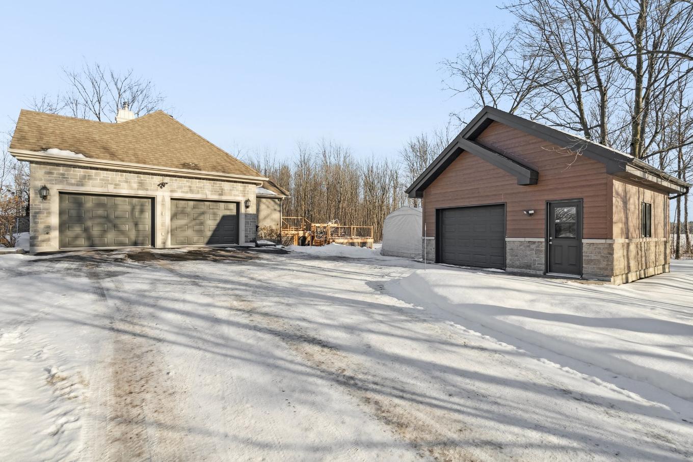 Garage - 4 Rue Des Tilleuls, Saint-Jean-Sur-Richelieu, QC - Outdoor