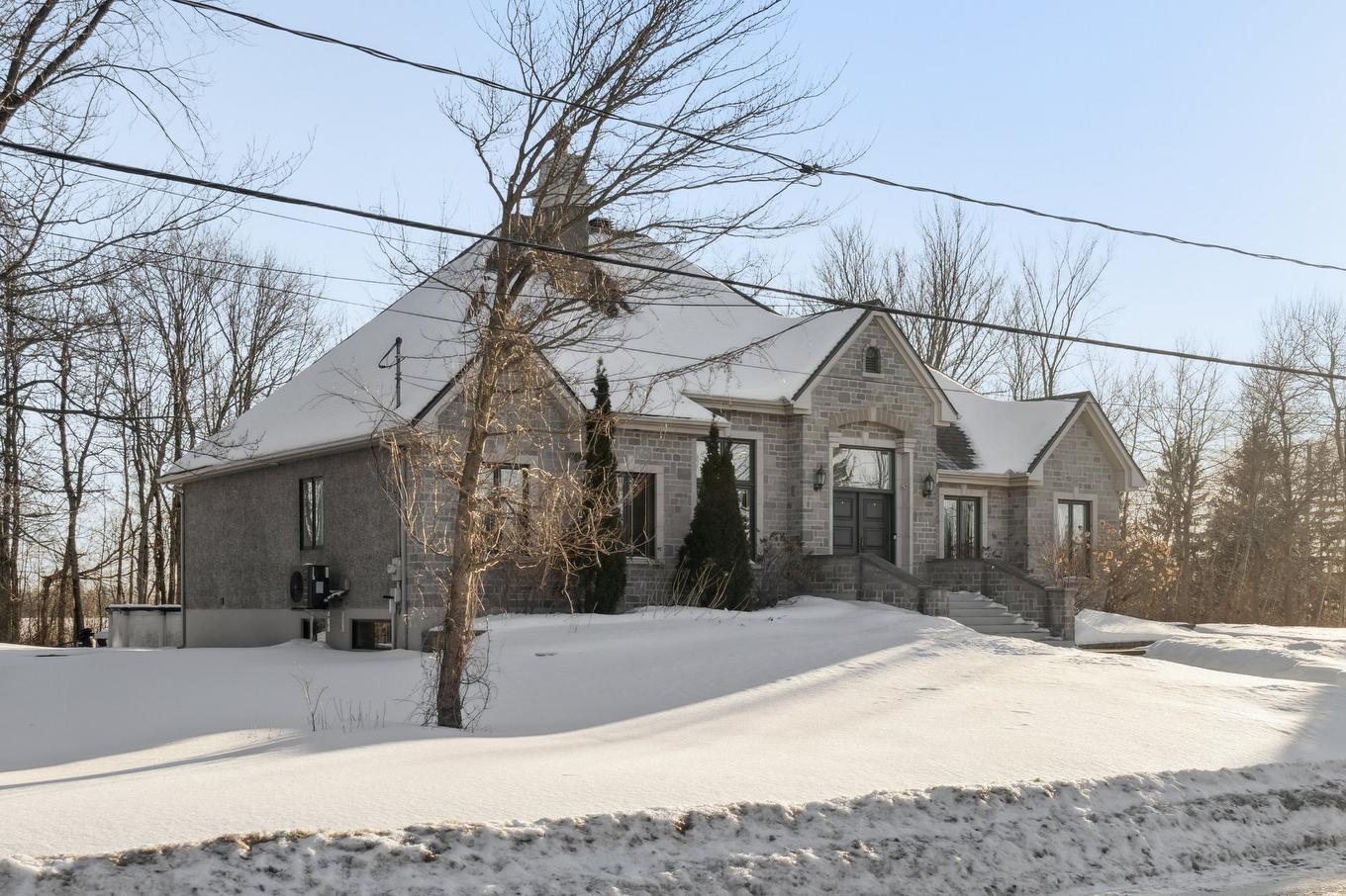 Façade - 4 Rue Des Tilleuls, Saint-Jean-Sur-Richelieu, QC - Outdoor