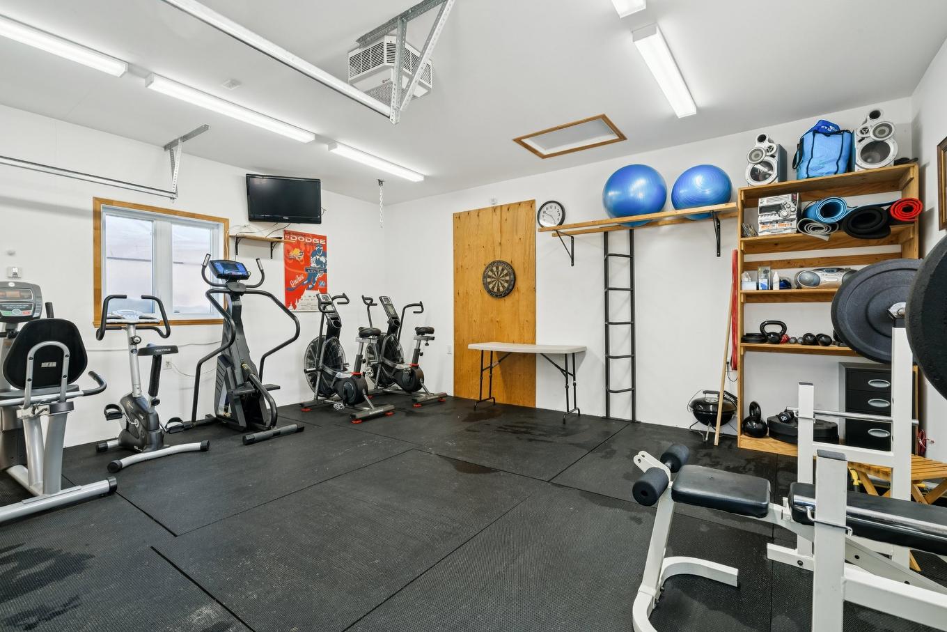 Garage - 4 Rue Des Tilleuls, Saint-Jean-Sur-Richelieu, QC - Indoor Photo Showing Gym Room