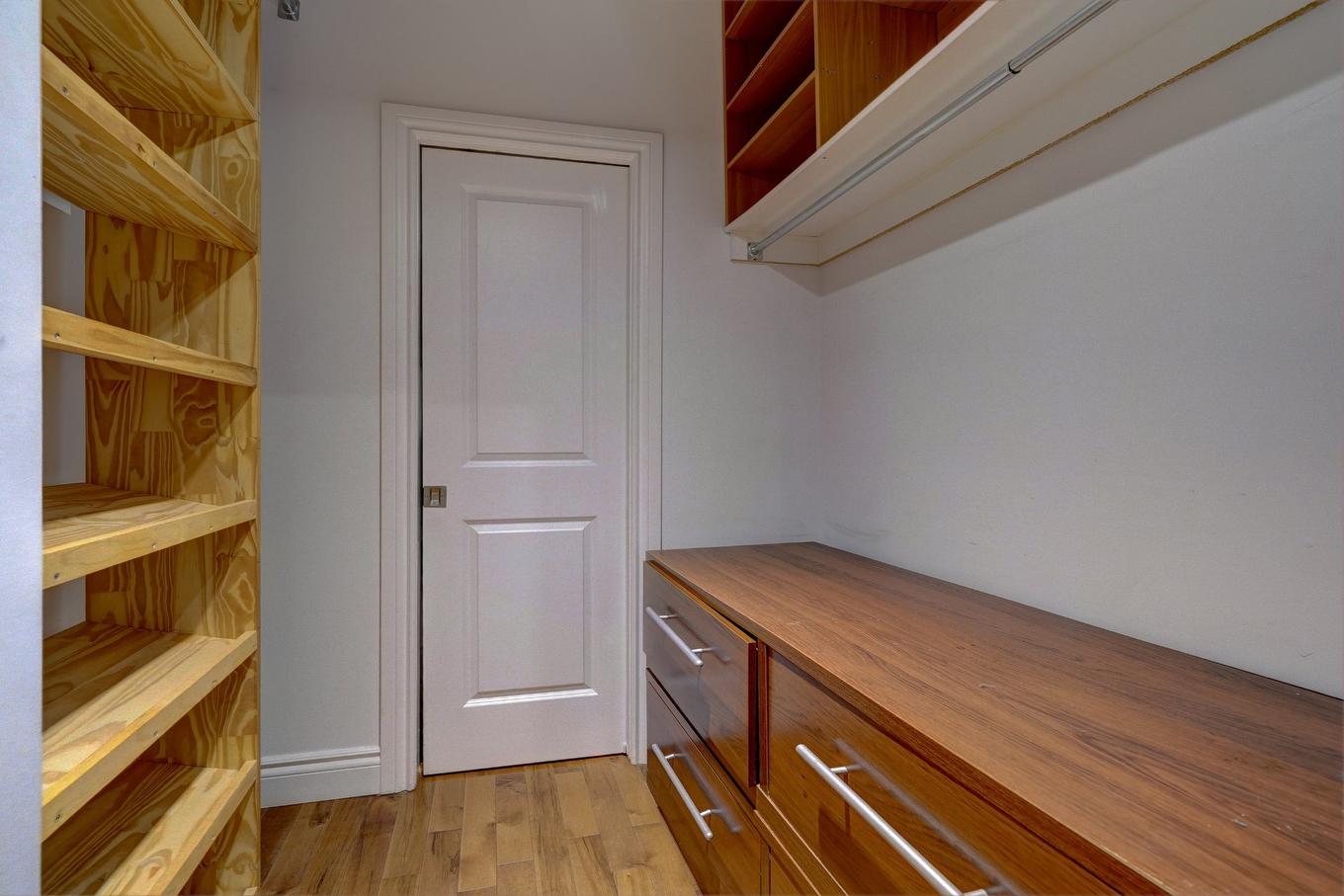 Penderie (Walk-in) - 1836 Boul. De Maisonneuve E., Montréal (Ville-Marie), QC - Indoor Photo Showing Other Room