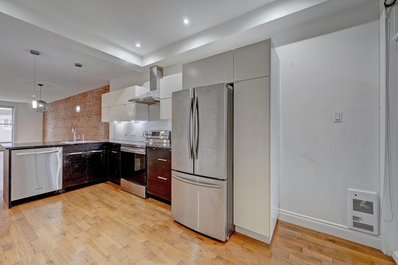 Cuisine - 1836 Boul. De Maisonneuve E., Montréal (Ville-Marie), QC - Indoor Photo Showing Kitchen With Upgraded Kitchen