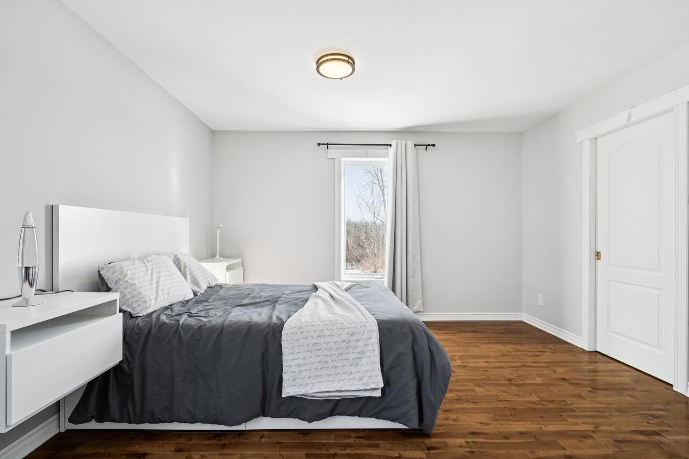 Chambre à coucher - 2315 Boul. Mountainview, Longueuil (Saint-Hubert), QC - Indoor Photo Showing Bedroom