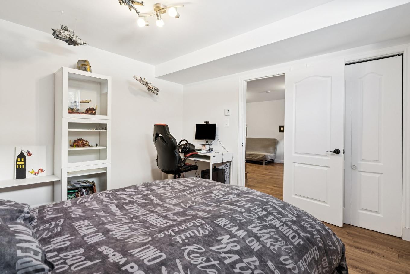 Chambre à coucher - 2315 Boul. Mountainview, Longueuil (Saint-Hubert), QC - Indoor Photo Showing Bedroom