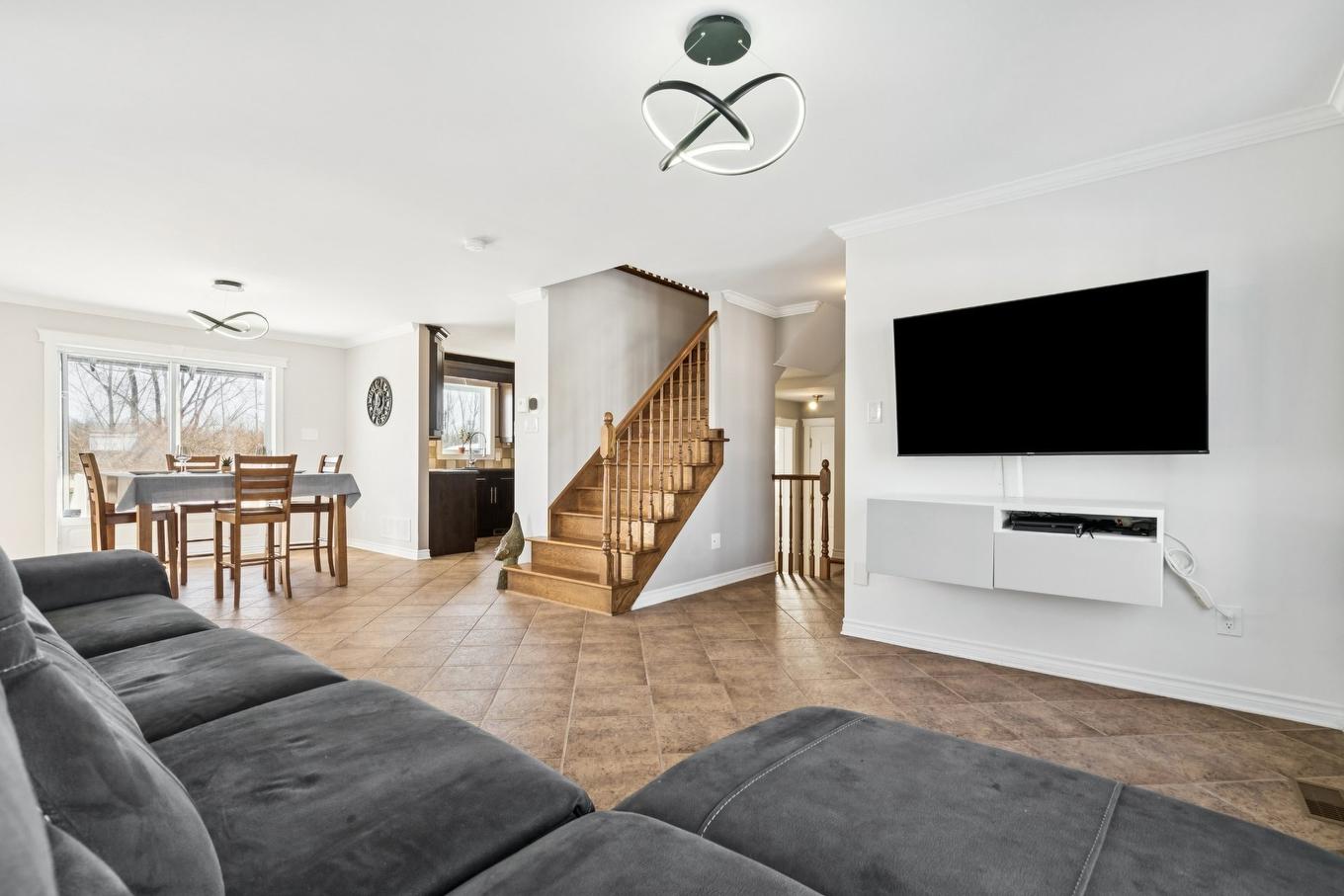 Salon - 2315 Boul. Mountainview, Longueuil (Saint-Hubert), QC - Indoor Photo Showing Living Room